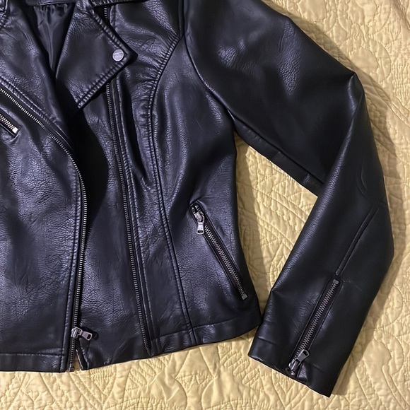 Levi’s faux leather jacket - Picture 3 of 5